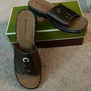 Naturalizer Bronze Slides